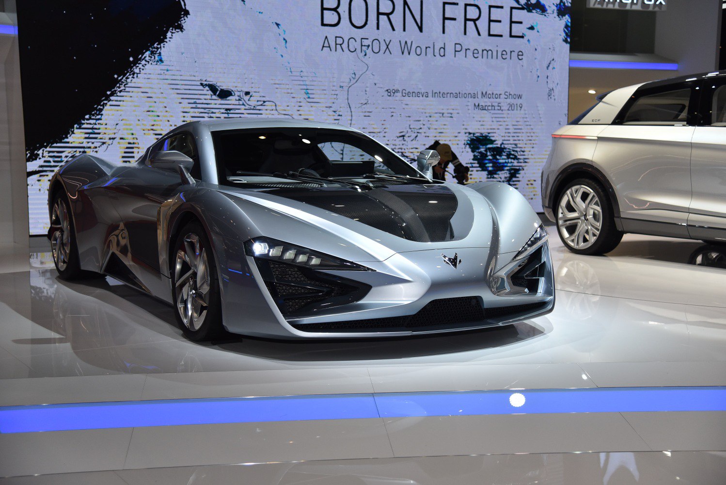 Aerodynamic sports front with sharp headlights and carbon fiber hood