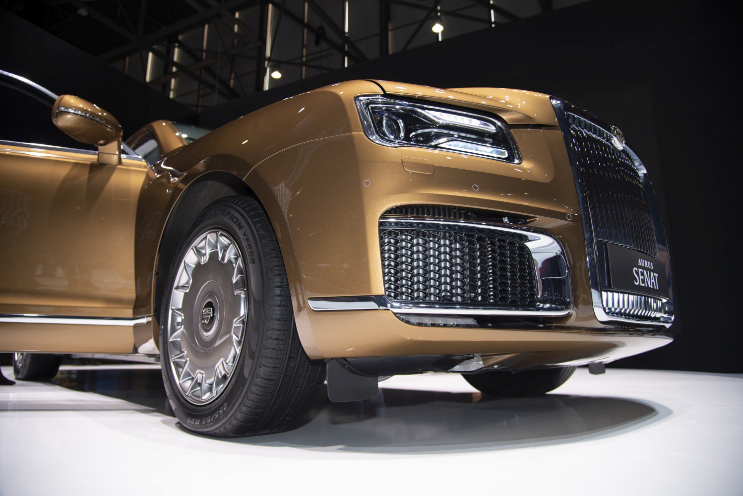 Front grille, headlight, and wheel close-up with chrome trim and LED lighting.