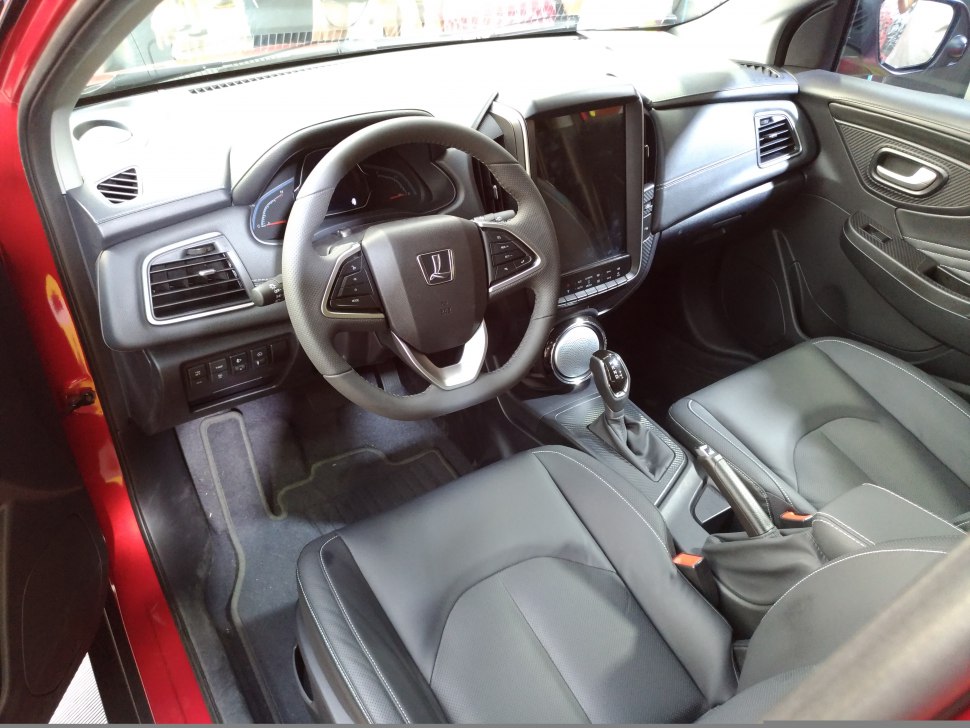 Luxgen U5 car interior showing dashboard and steering wheel