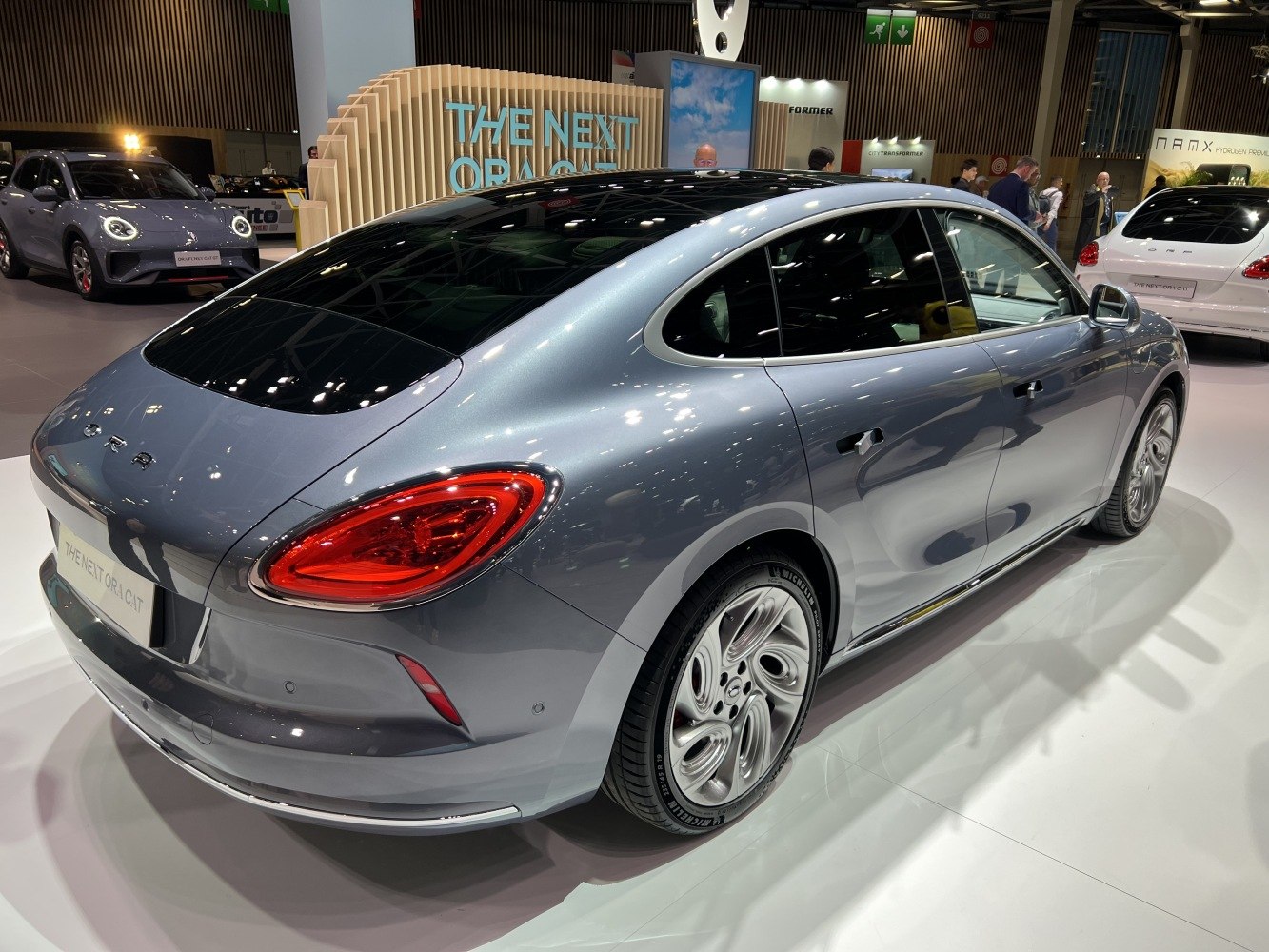 3/4 rear-right view