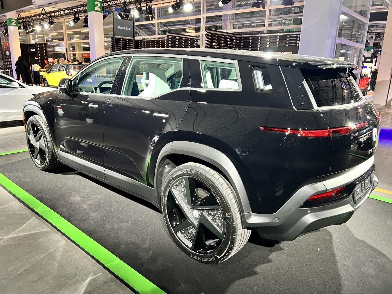 Rear profile and wheel design of a modern electric SUV