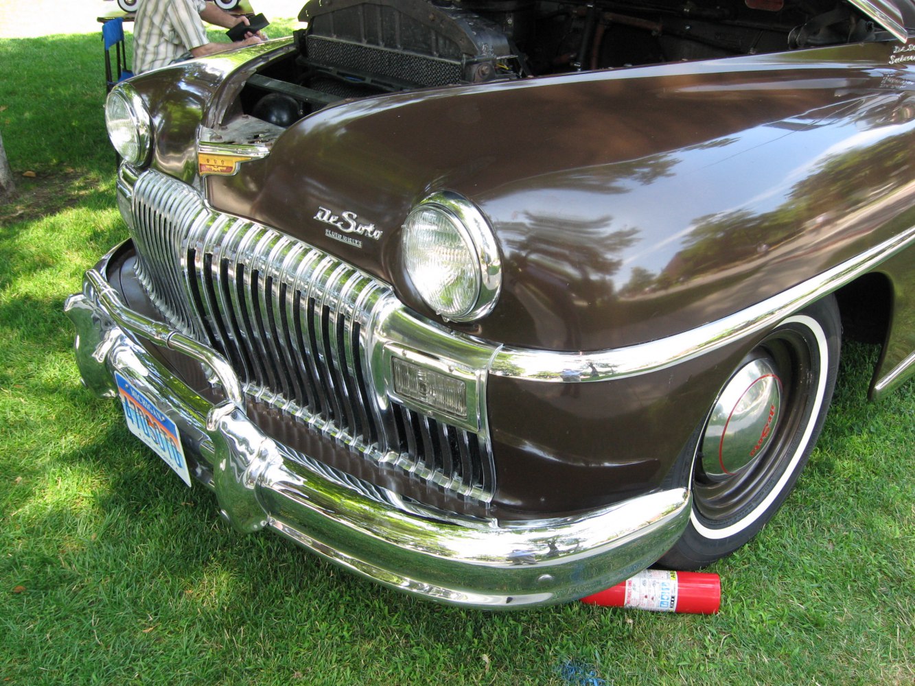 Chrome grille and round headlights with classic bumper and hubcap