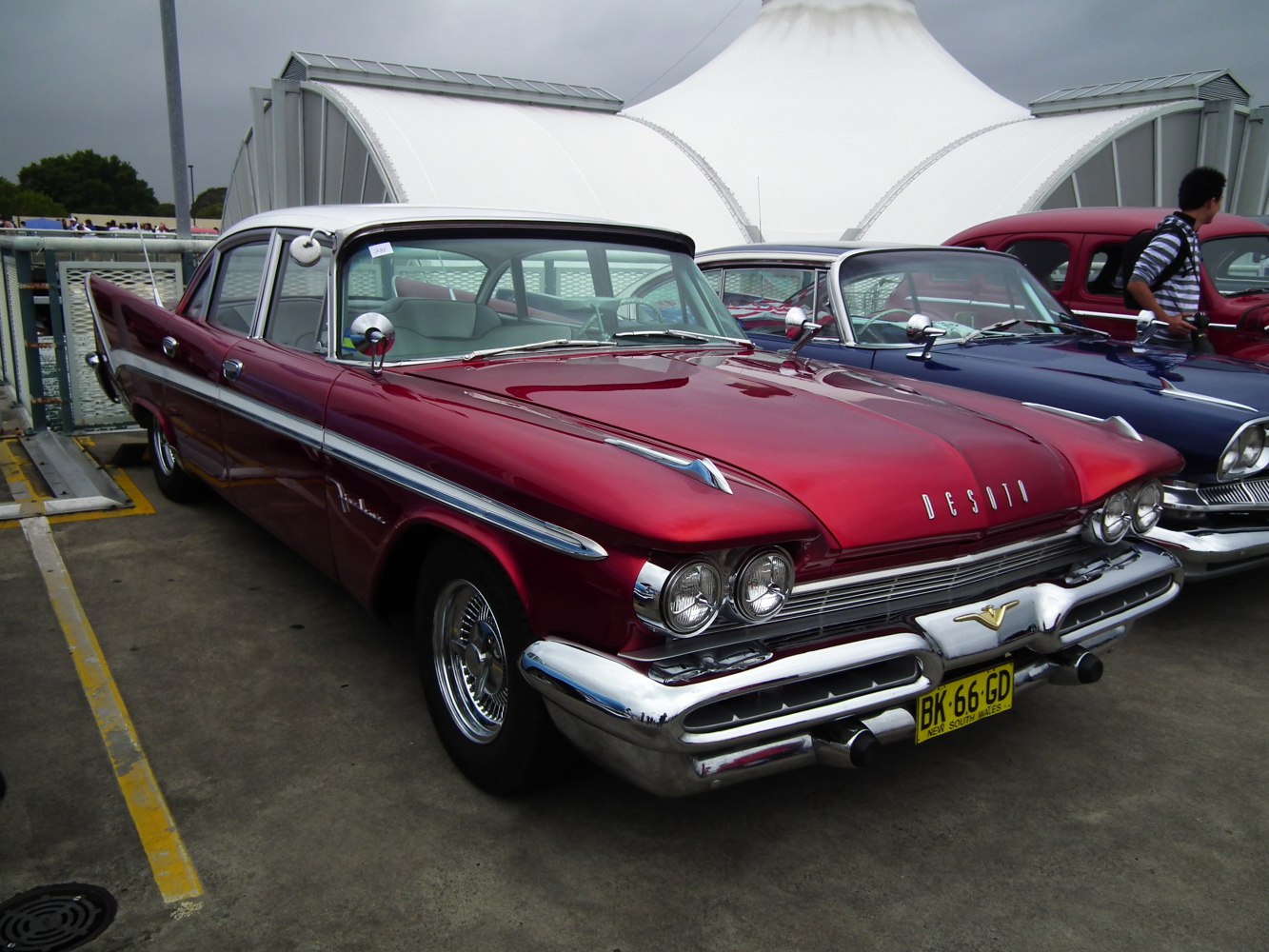 Dual front headlights, chrome grille, two-tone body design