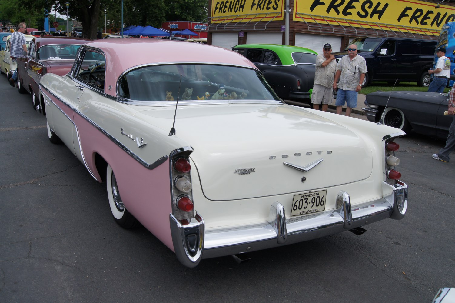 Two-tone rear with tailfins and tri-colored vertical taillights.