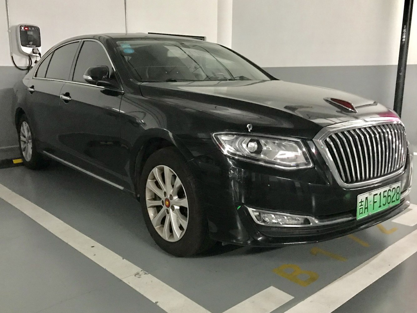 Prominent vertical grille and LED headlights on a facelift sedan front-side view