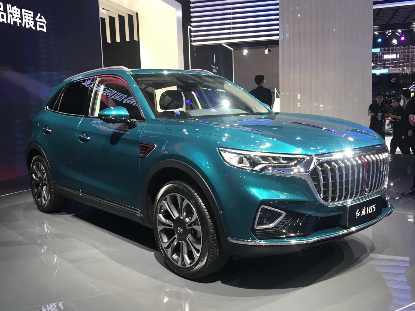 Front and side profile with vertical-bar grille and LED headlights