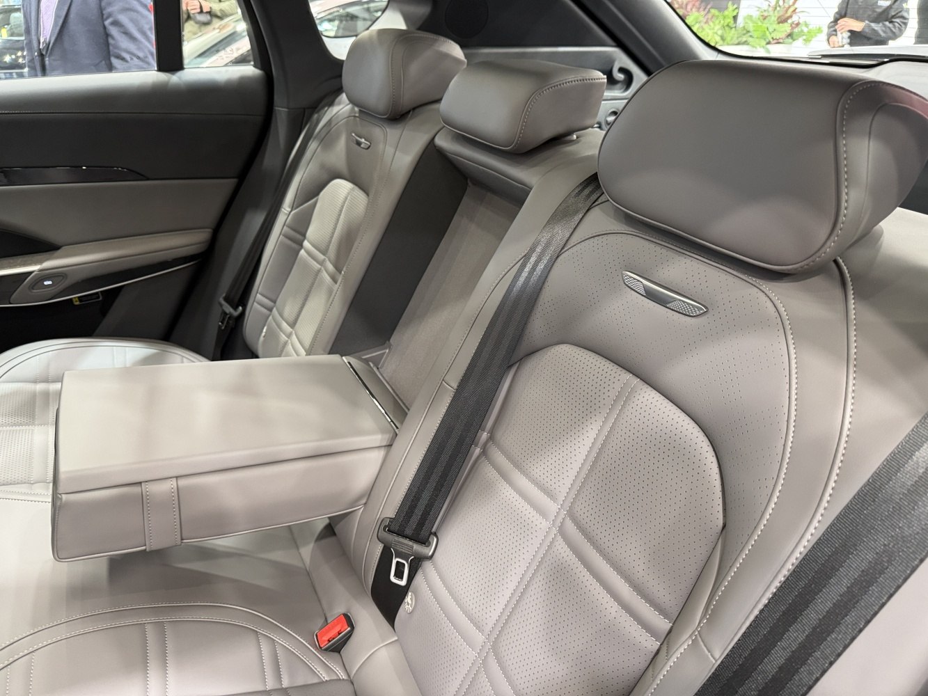 Luxury rear leather seats with armrest and seat belts