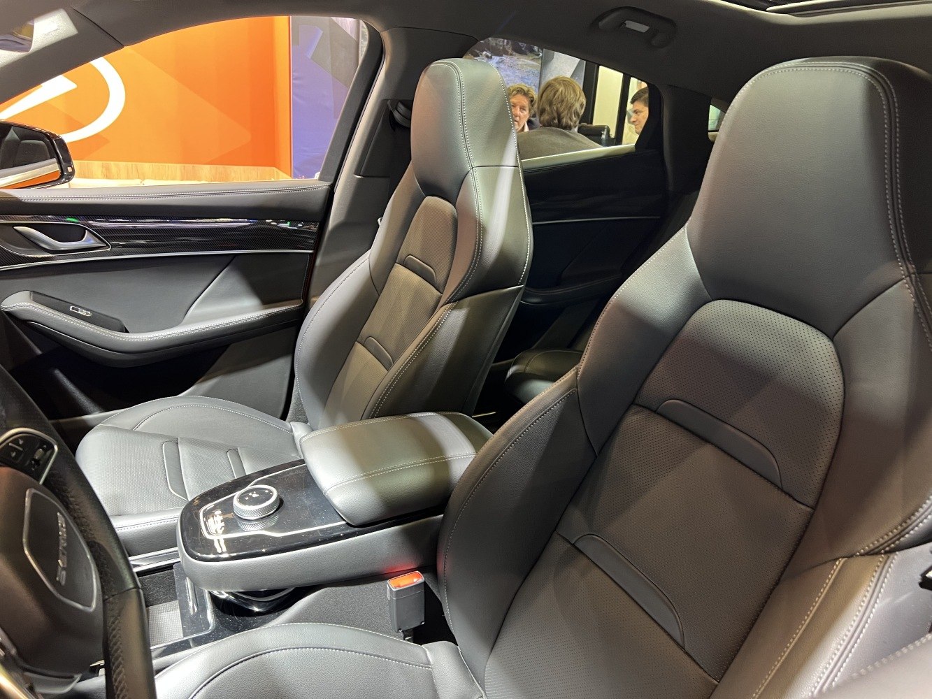 Leather seats with ergonomic design and modern center console
