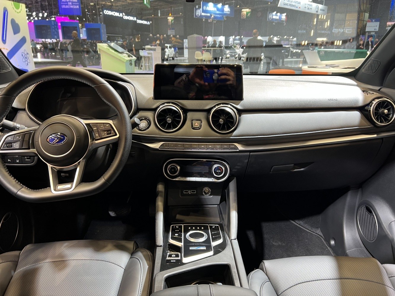 Digital instrument cluster, touchscreen display, dual round air vents, steering wheel controls
