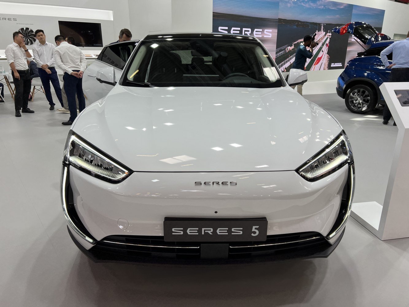 Front view with aerodynamic design and LED headlights