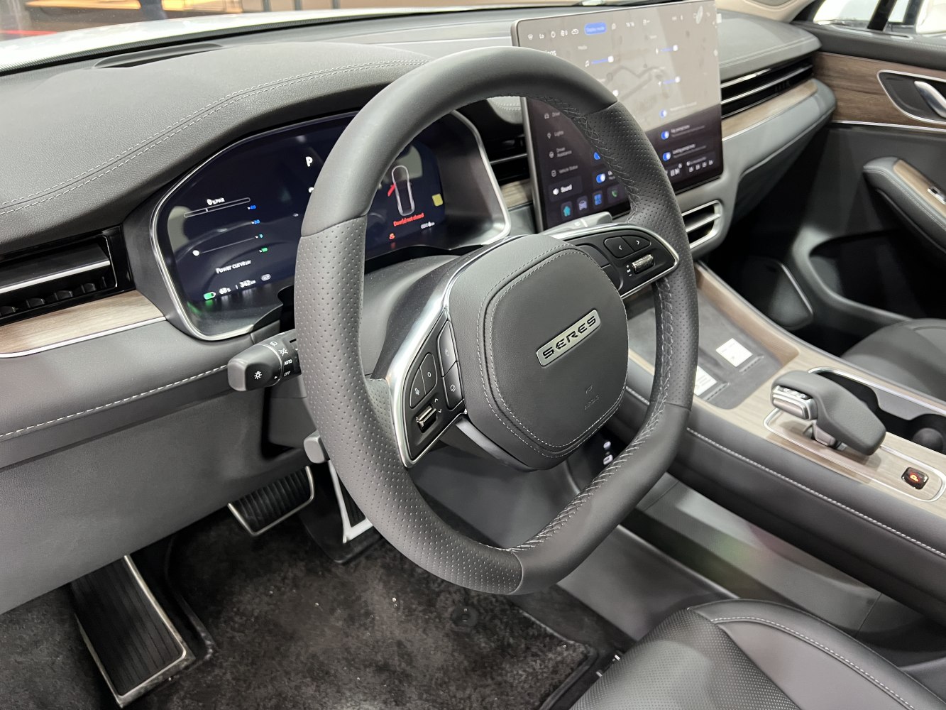 Multifunction steering wheel and digital dashboard display