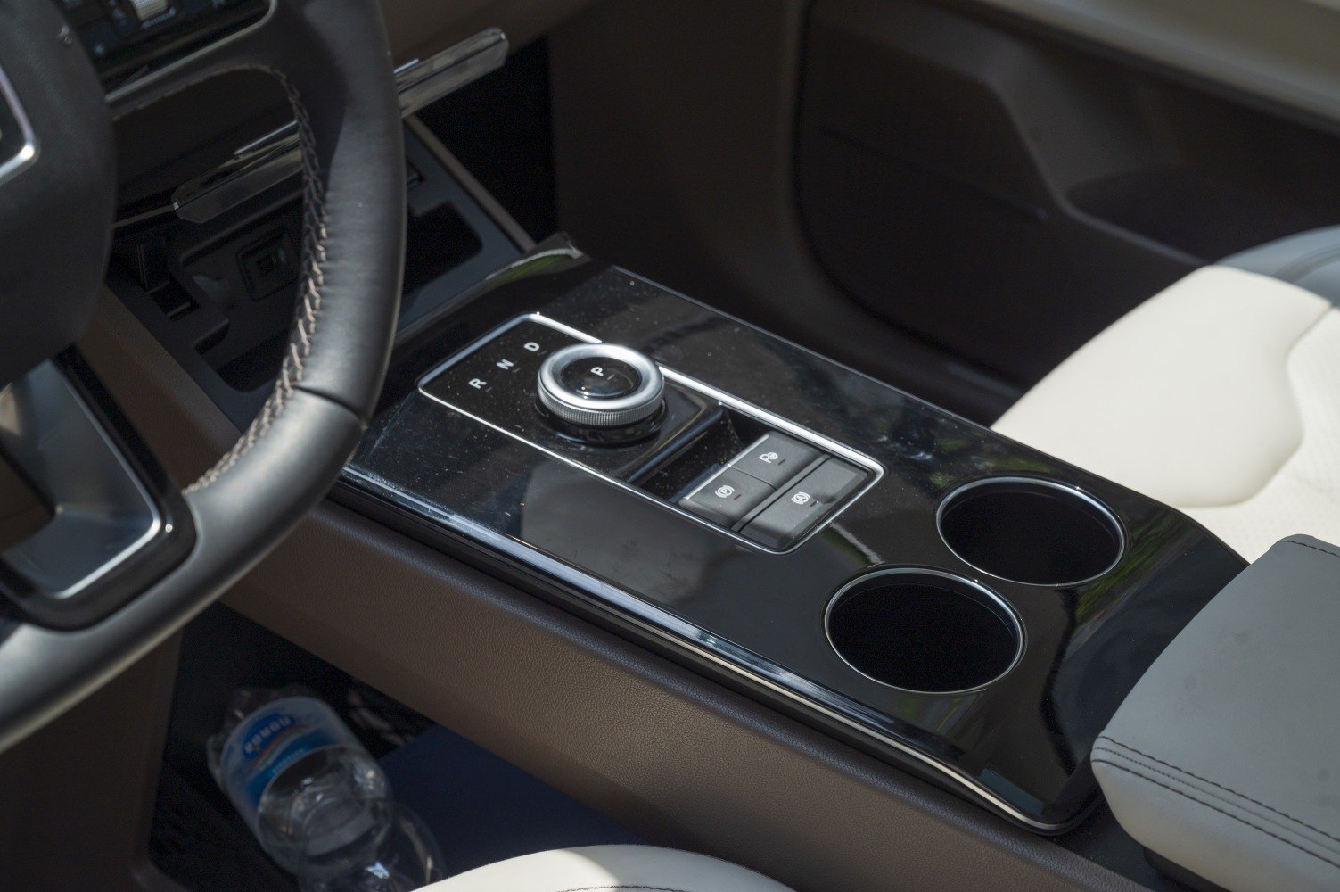 Rotary gear selector and center console with cup holders