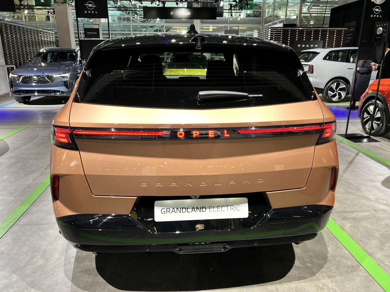 Rear view with LED taillights and Grandland Electric badge