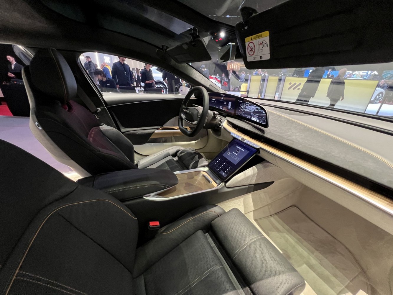 Digital dashboard and touchscreen control with ergonomic luxury seats
