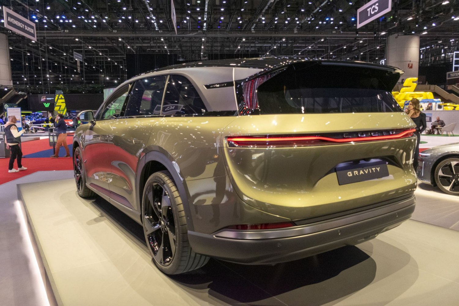 Rear design with continuous LED tail light and glossy black roof detail
