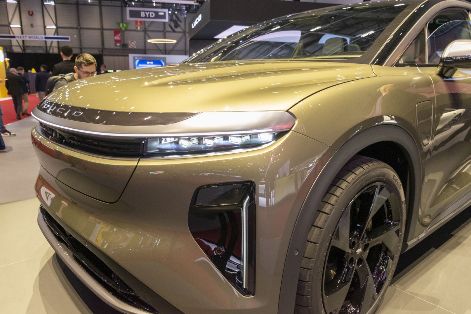 Sleek front headlight and black alloy wheel design