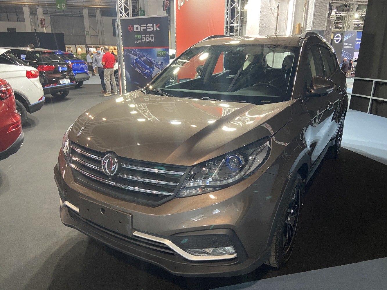 Front view of SUV with LED headlights and horizontal chrome grille