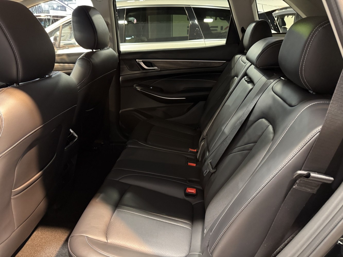 Rear leather seating with spacious and premium design