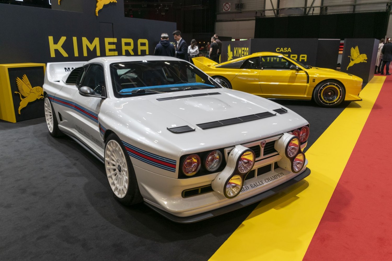 Rally-style front with classic additional racing lights and aerodynamic vents