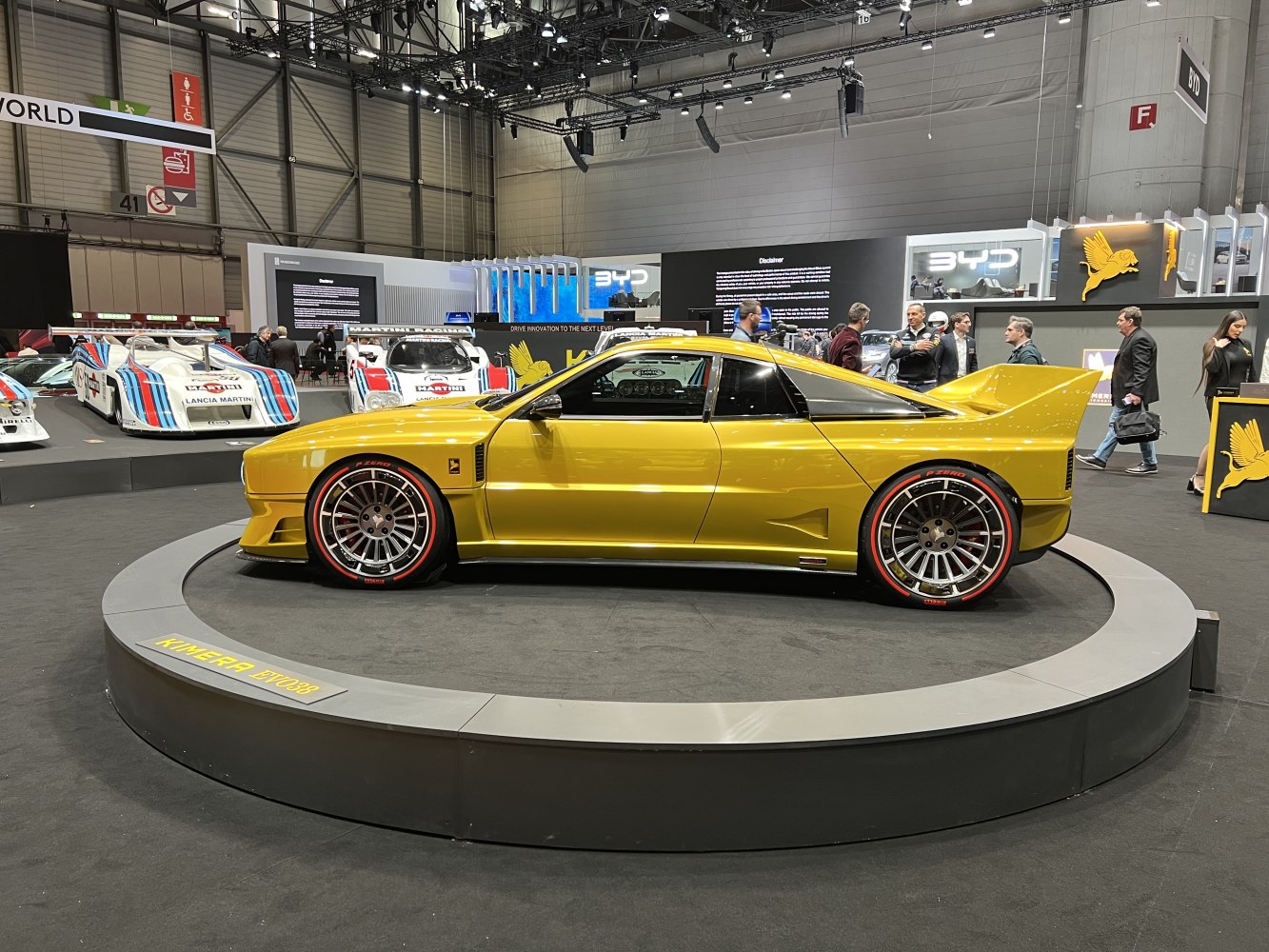 Side profile with large rear wing and multi-spoke wheels