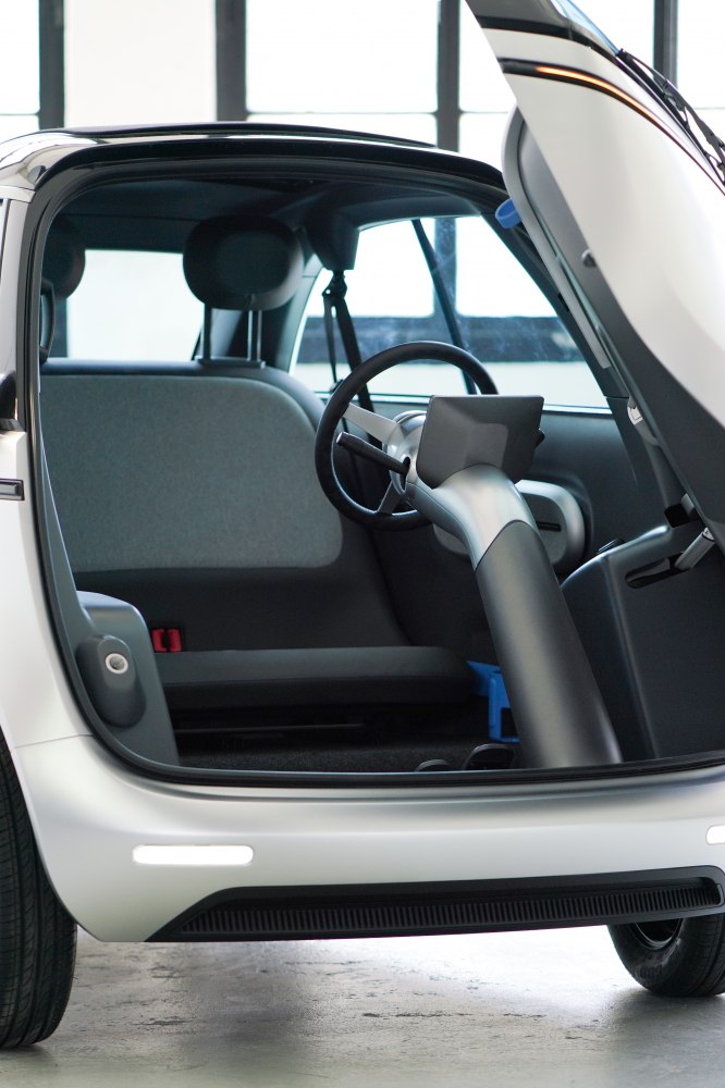 Minimalist interior with distinctive steering column and bench seat