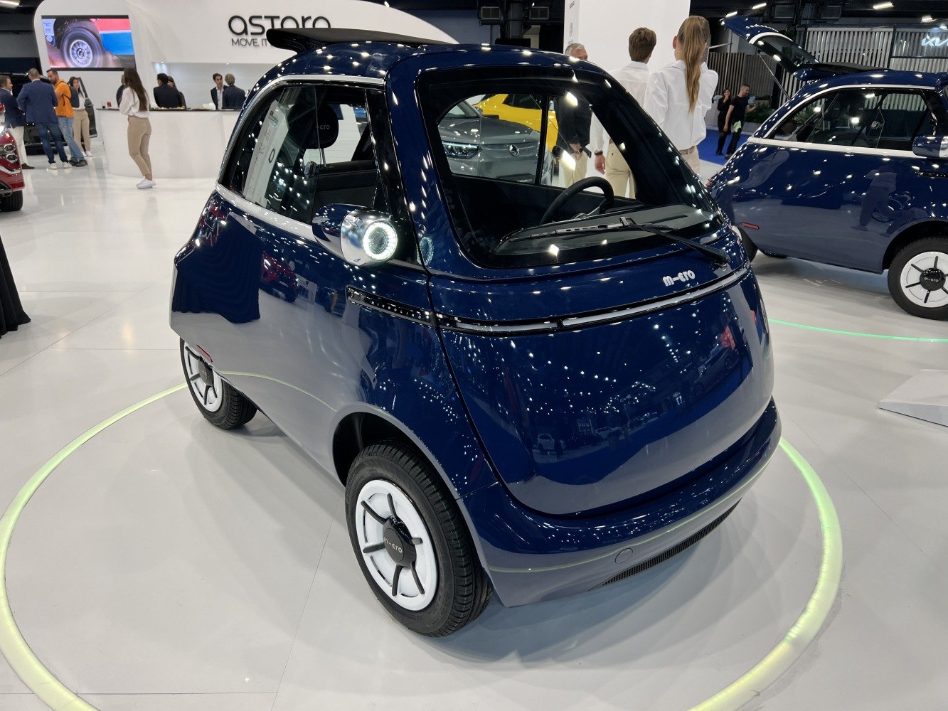 3/4 front-right view