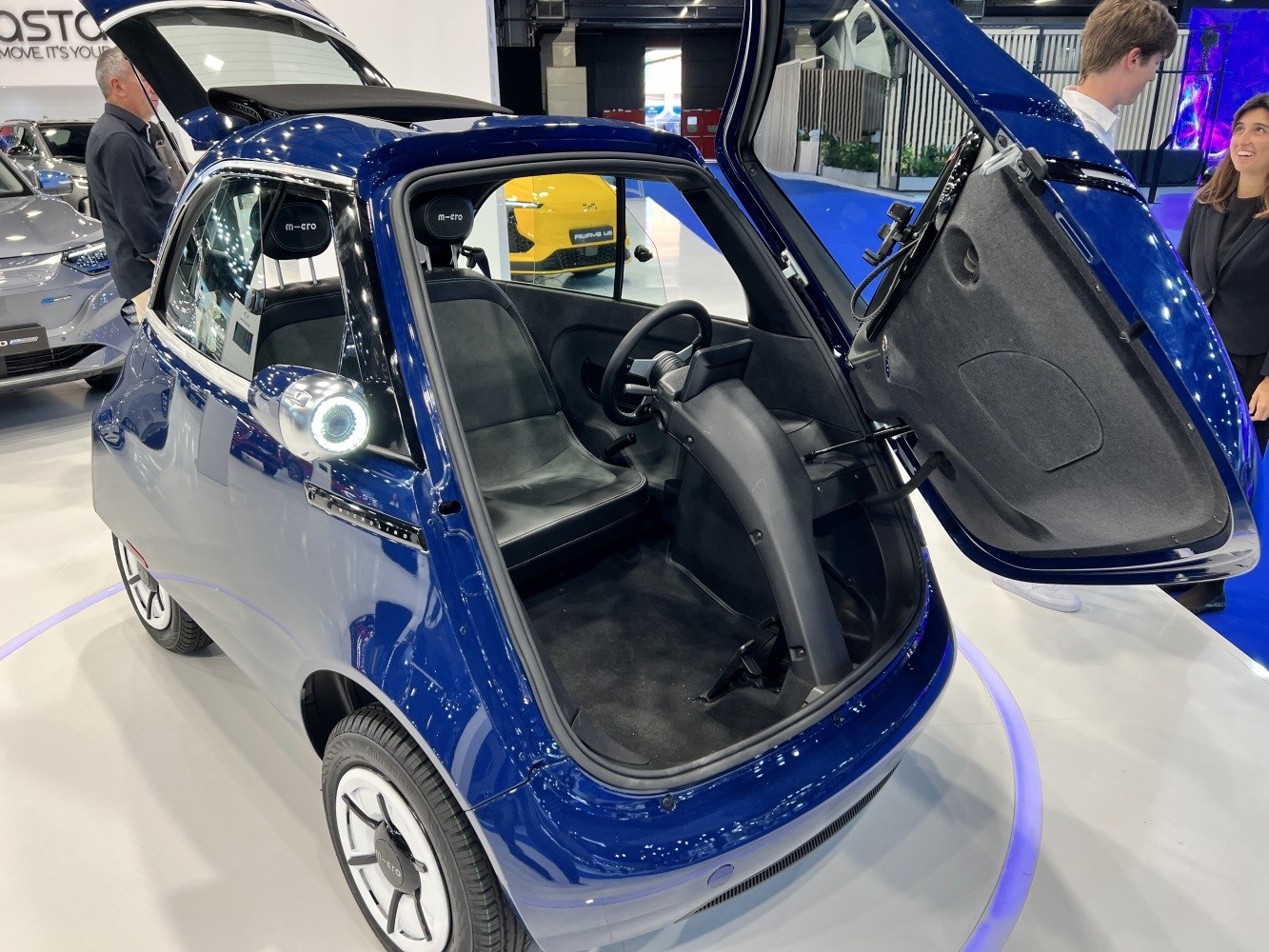 Compact microcar with front-hinged entry door and minimalist interior
