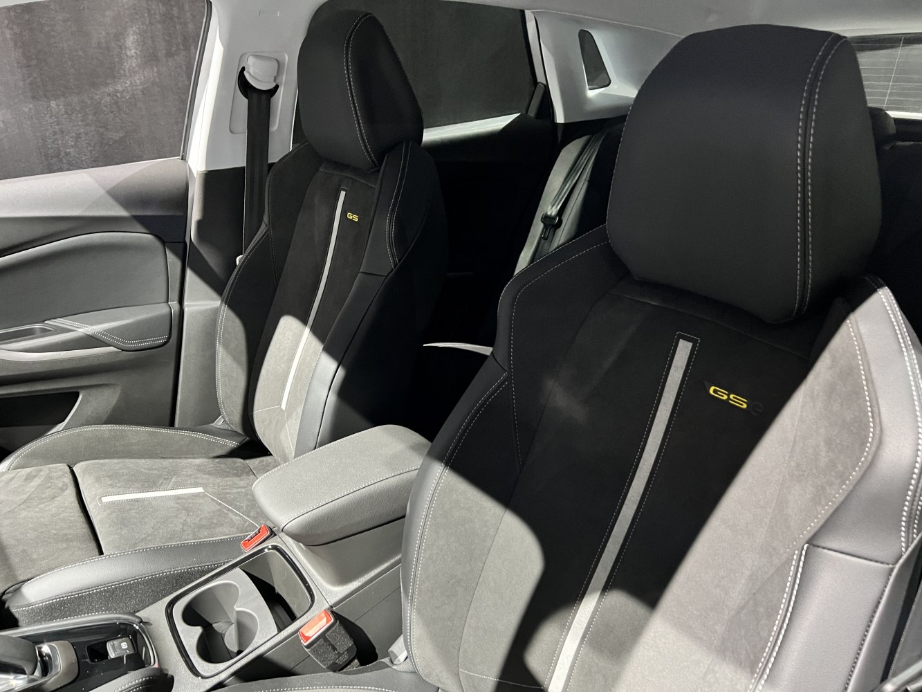 Sporty GS embroidered seats with detailed stitching and central armrest