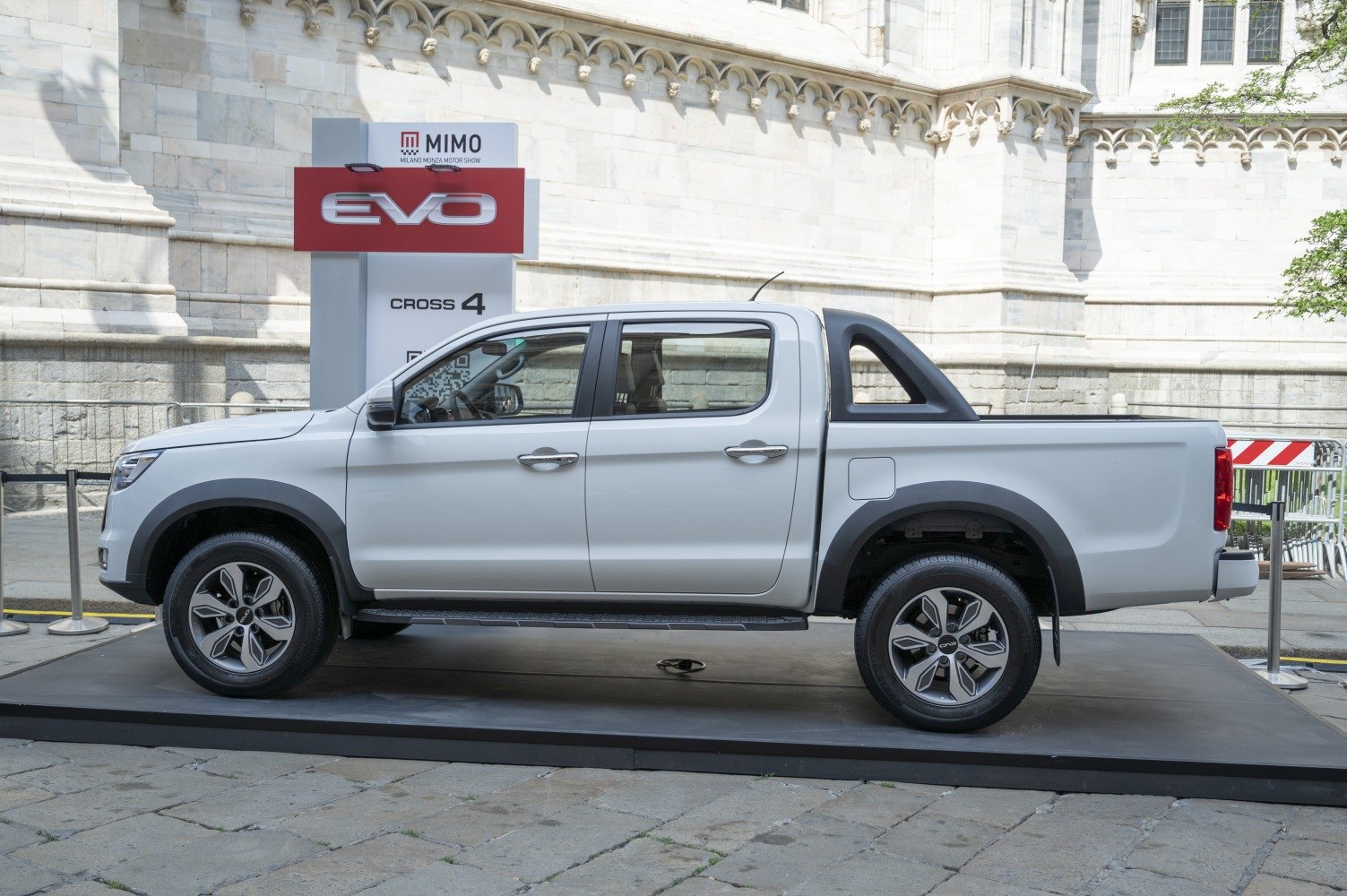 Side profile of a double cab mid-size pickup truck with cargo bed