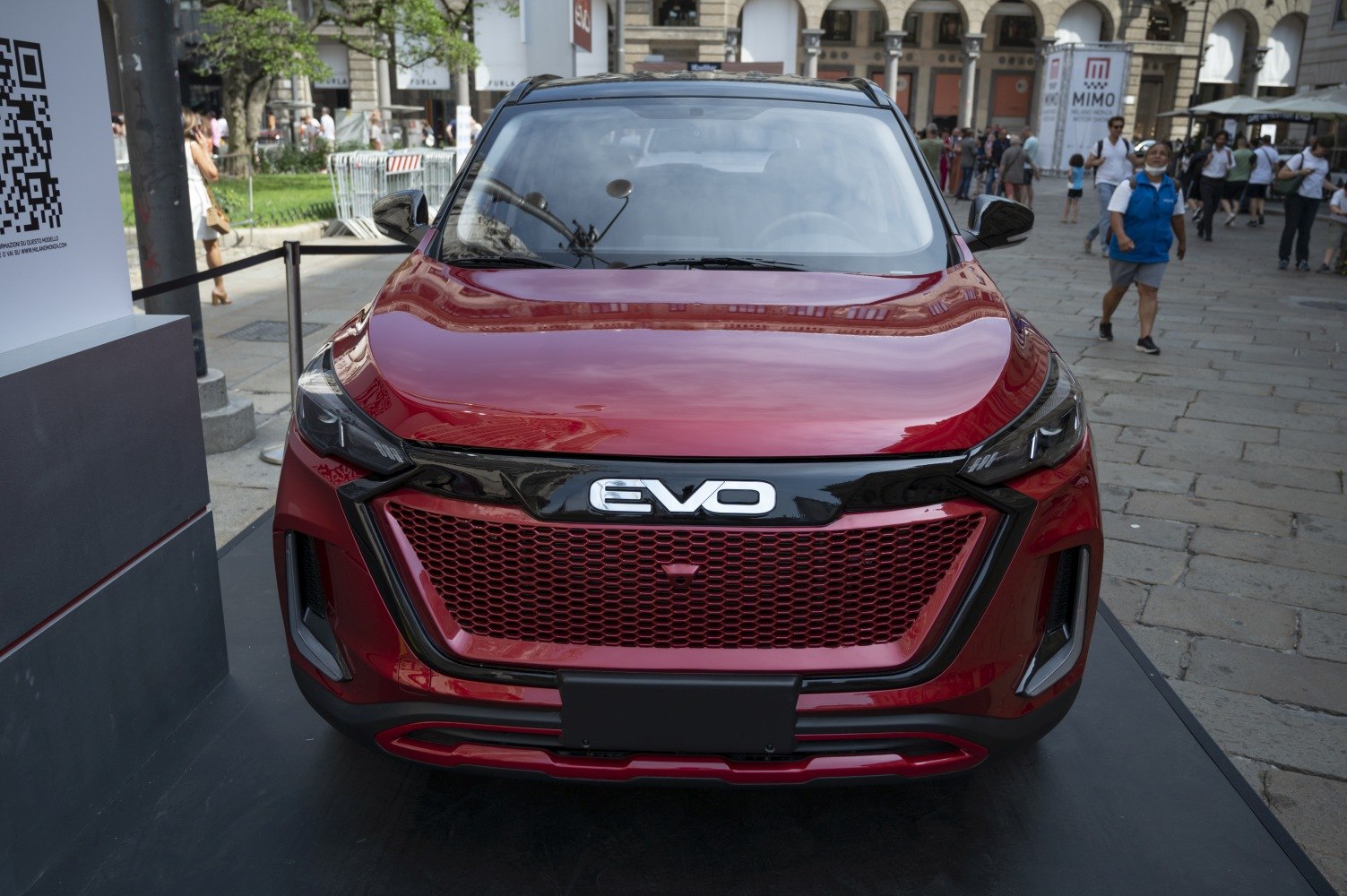 Front view of SUV with large grille and sleek LED headlights