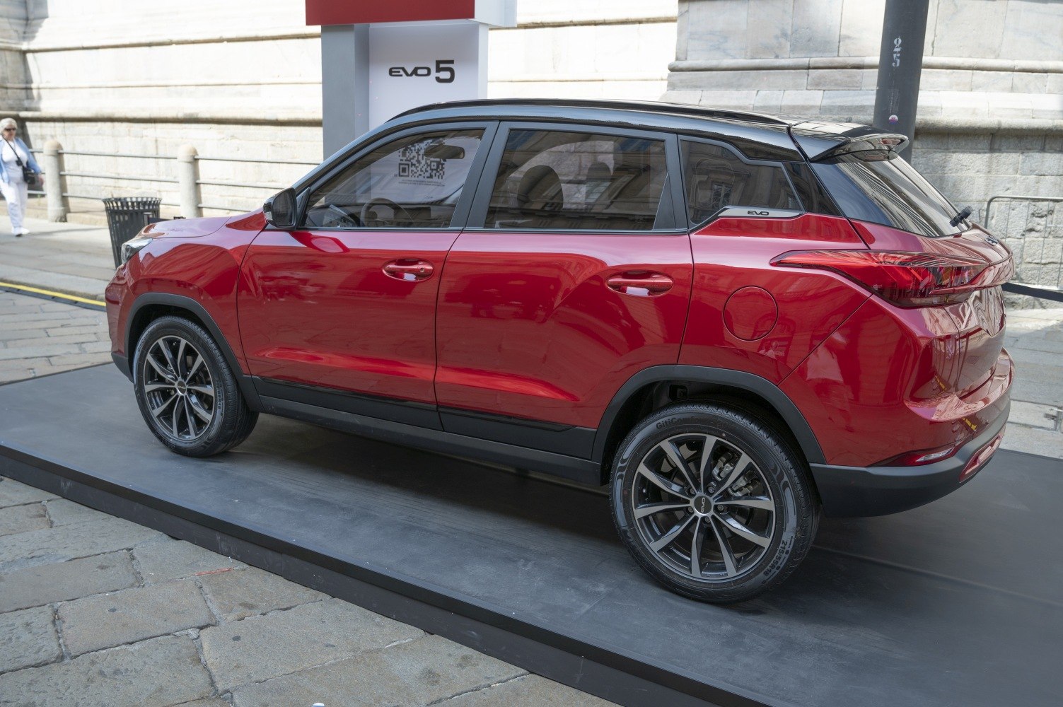 Compact SUV with two-tone exterior and alloy wheels