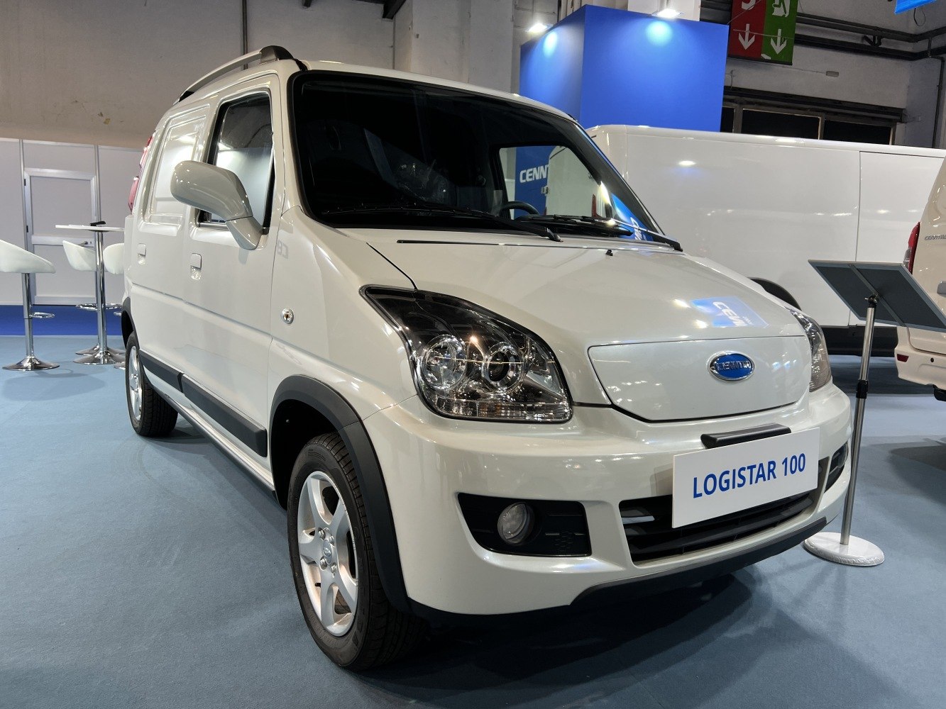 3/4 front-left view
