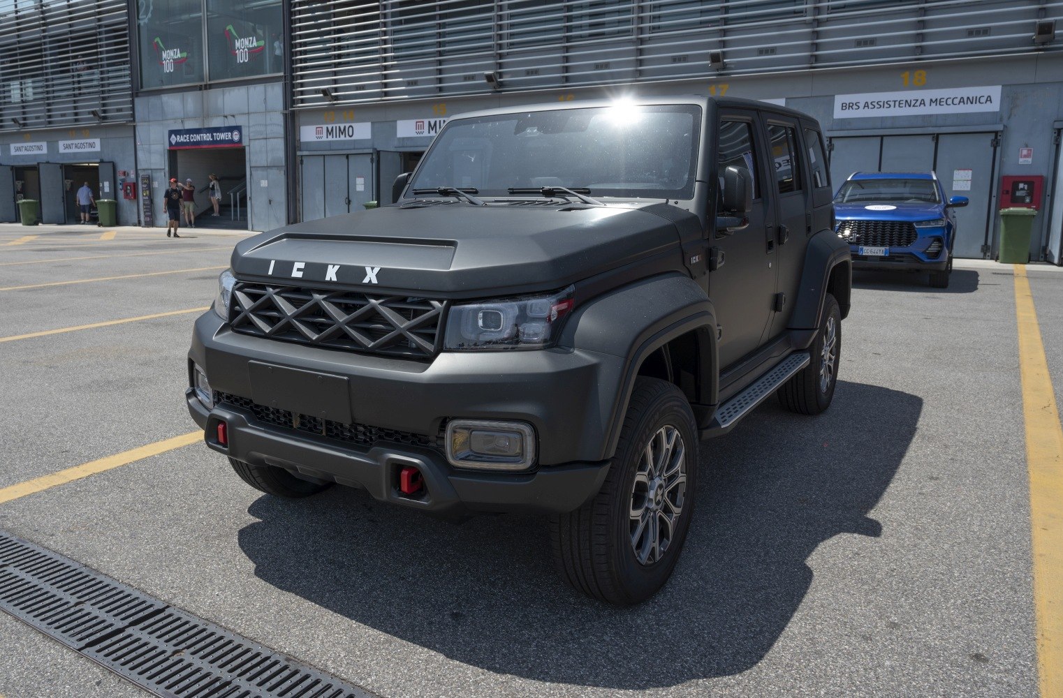 3/4 front-left view