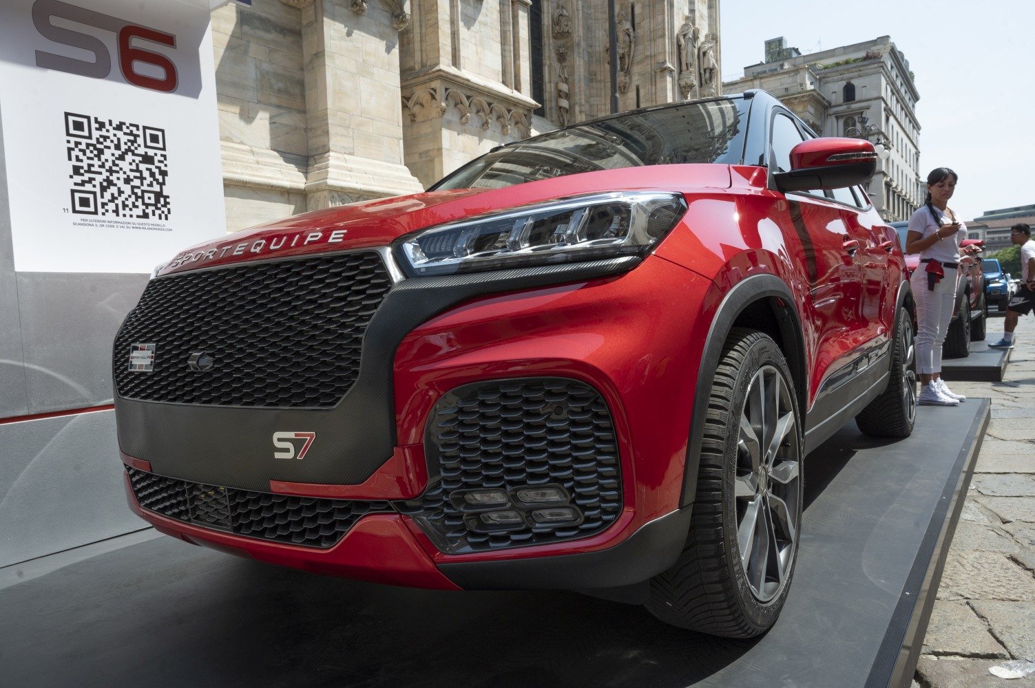 Aggressive front grille and LED headlights with sporty design