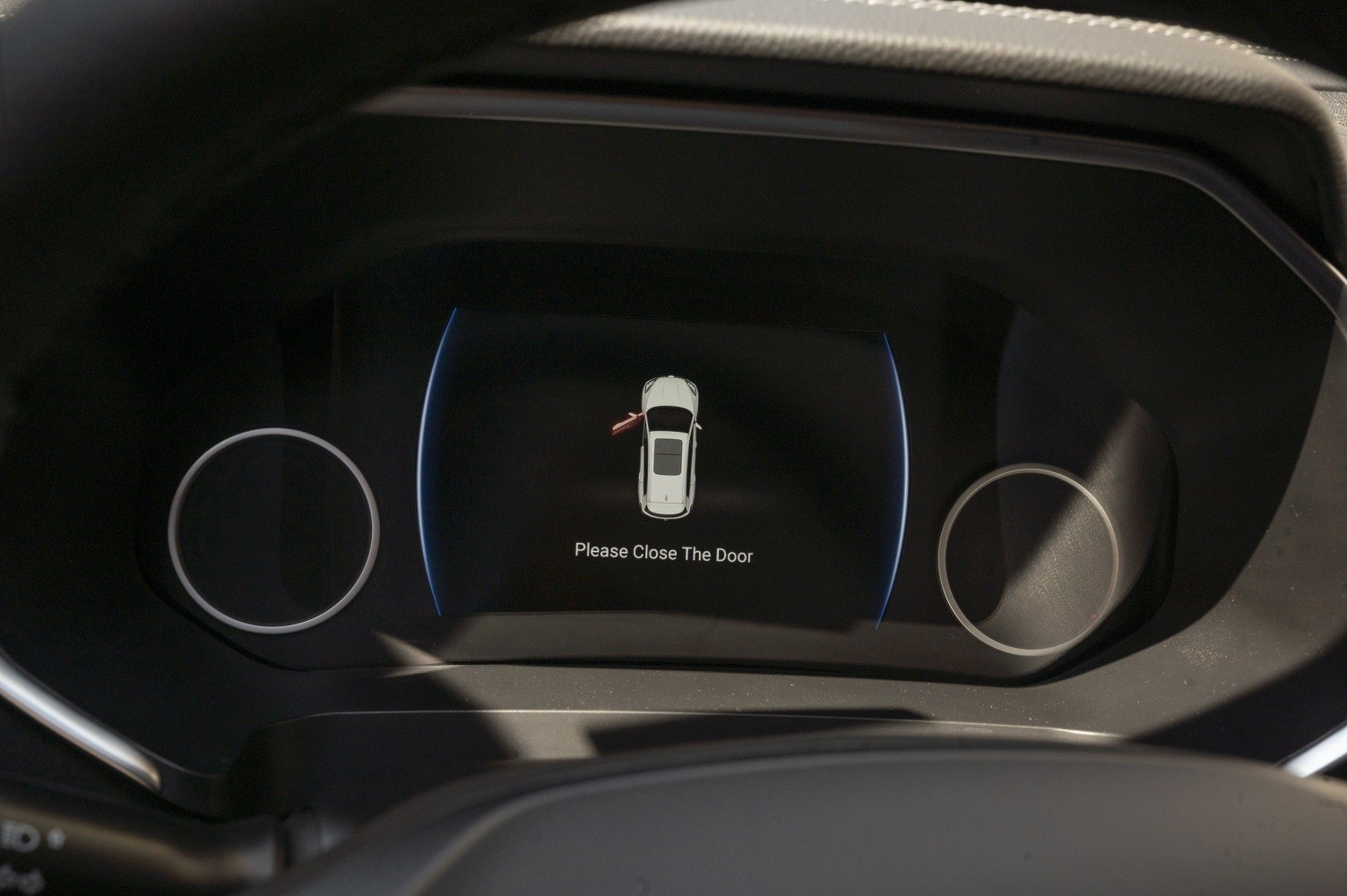 Digital instrument cluster with door open warning message