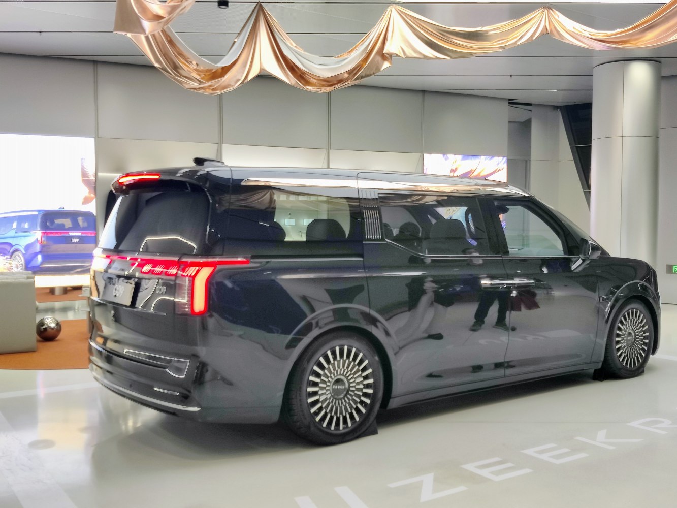 3/4 rear-right view