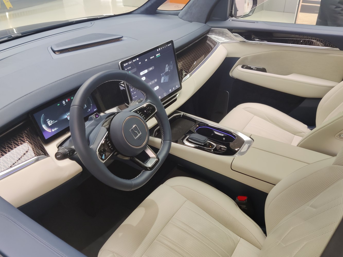 Digital dashboard, large touchscreen, cream leather seats