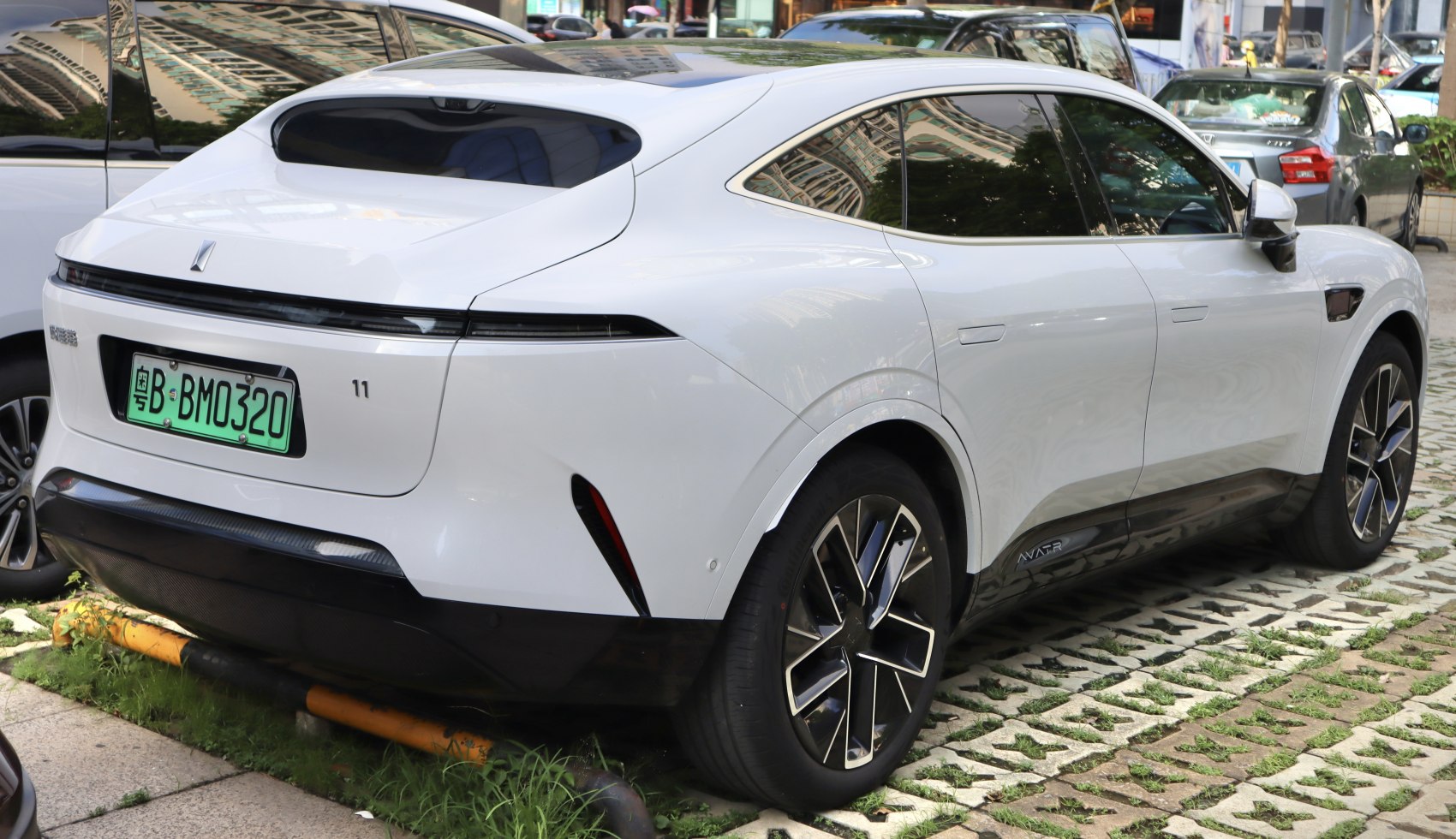3/4 rear-right view