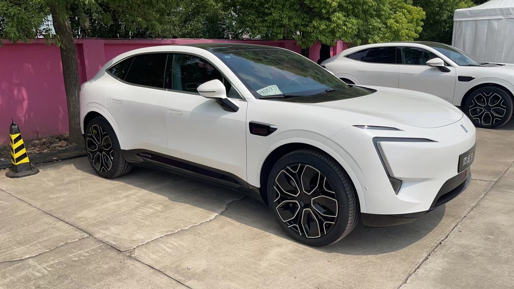 Modern crossover with distinctive LED headlights and sporty multi-spoke wheels