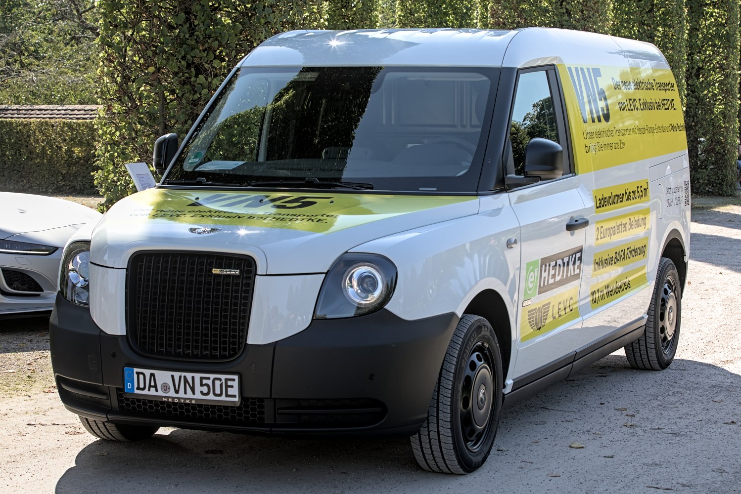 Electric delivery van with round headlights and black front grille