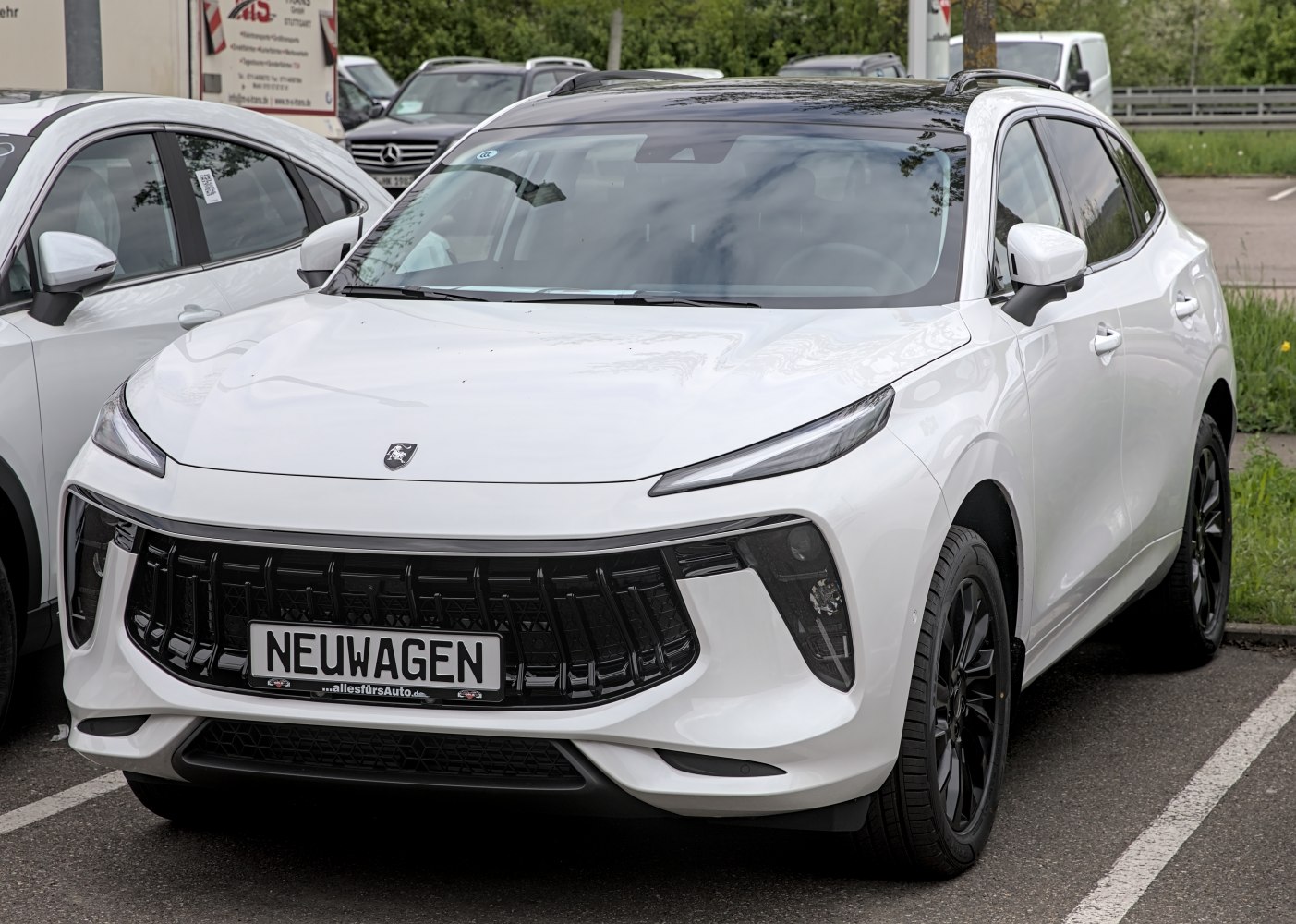 Front grille with vertical slats and sleek LED headlights