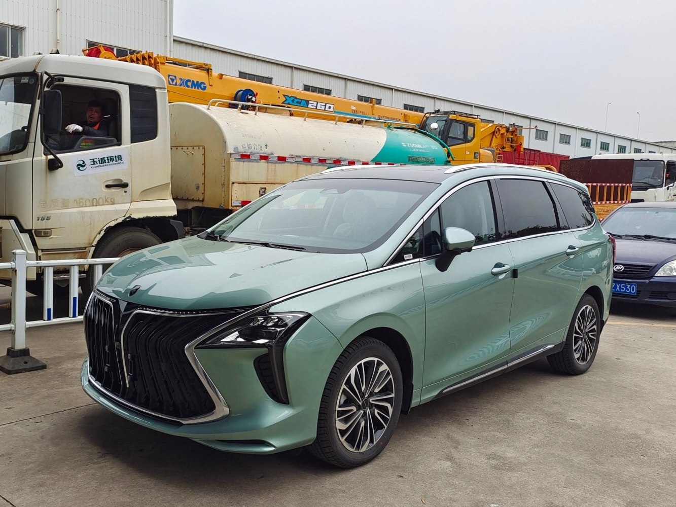 Modern MPV with prominent front grille and alloy wheels