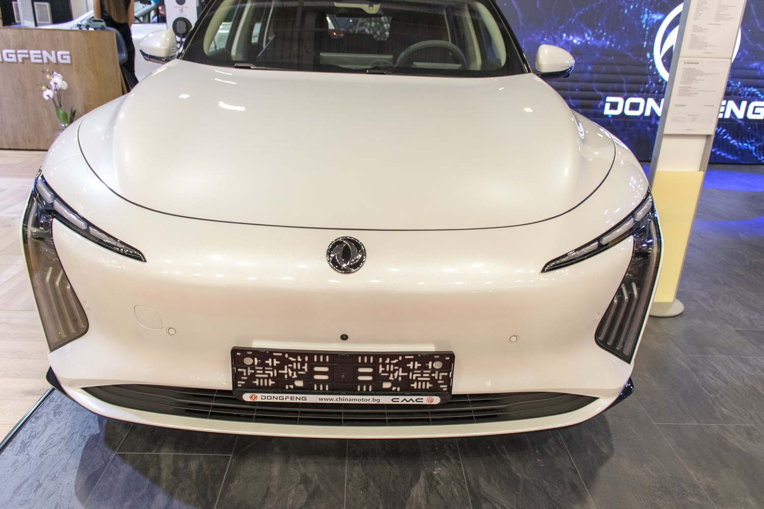 Front fascia with slim LED headlights and emblem