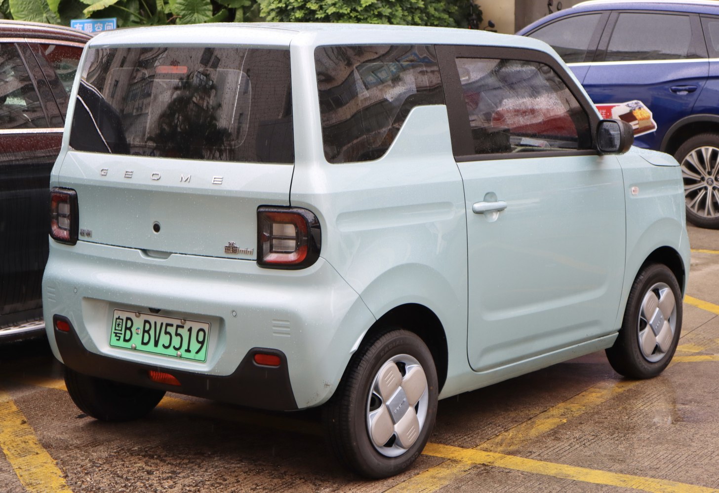3/4 rear-right view