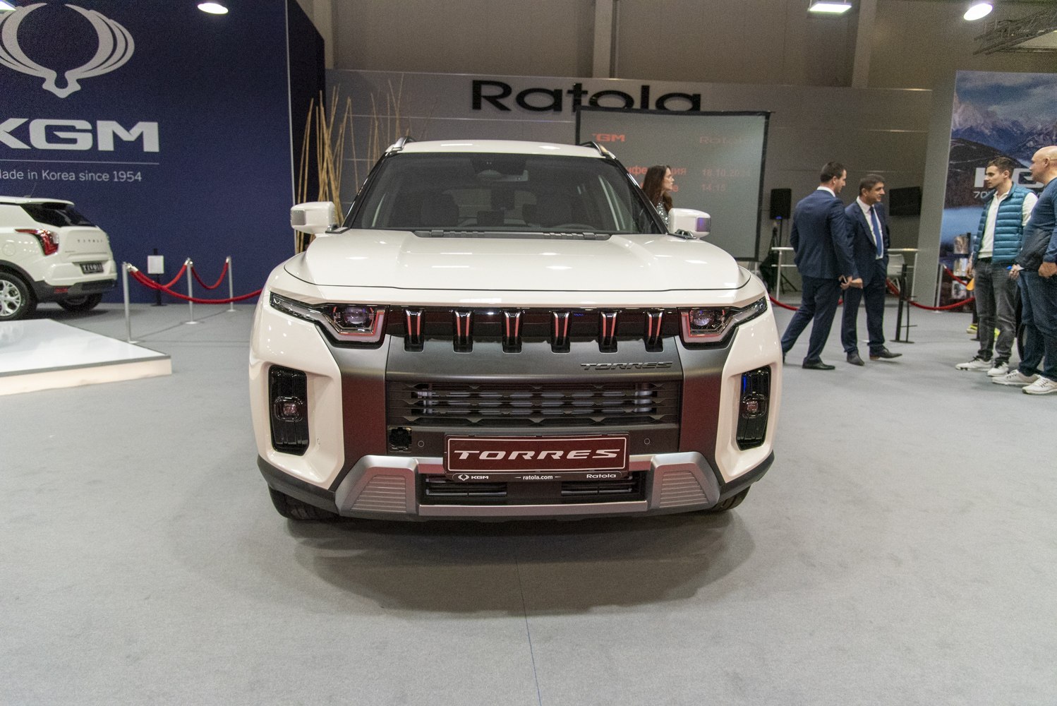 Bold front grille and sharp LED headlights of a modern SUV