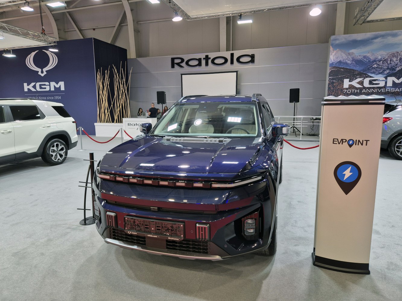 SUV front fascia with LED light bar and charging station