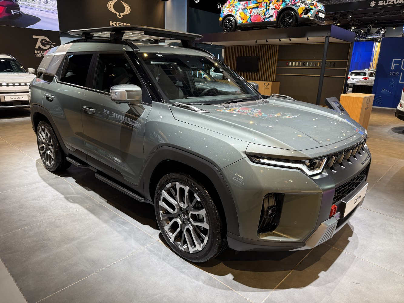 Modern LED headlights and roof rack on a 2023 SUV