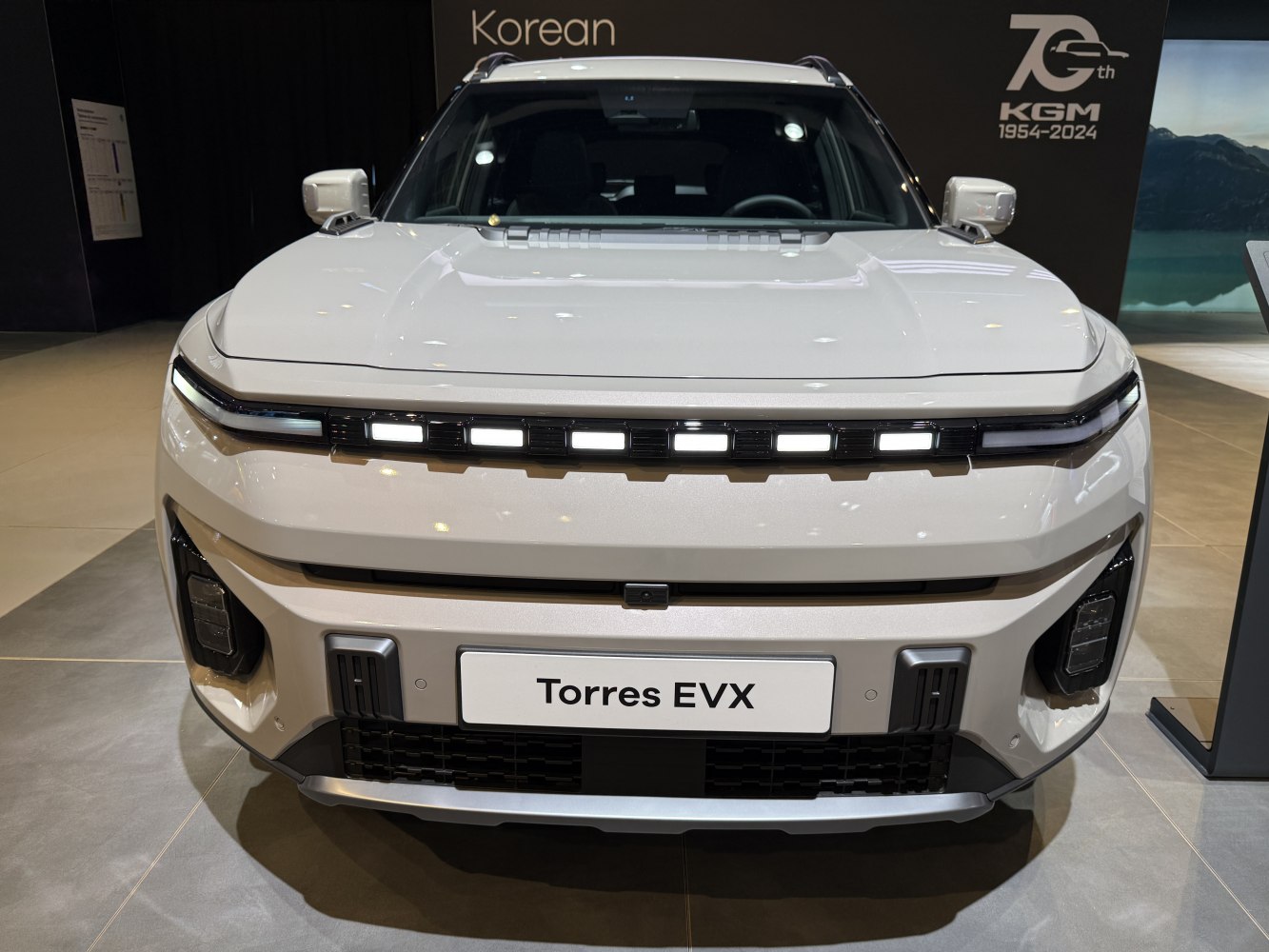 Front view with LED light bar and bold front grille