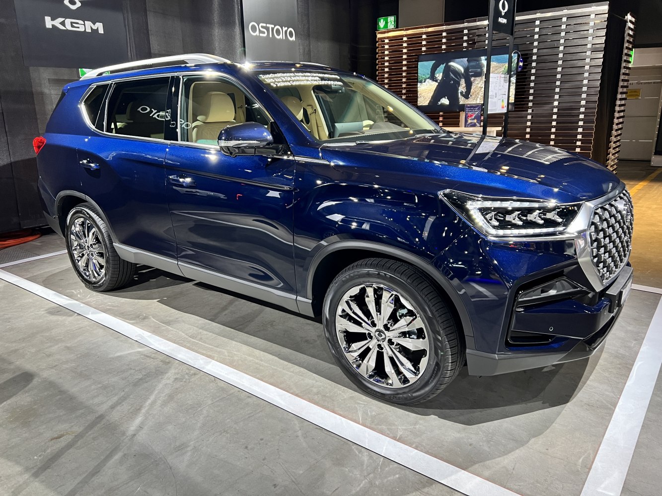 SUV with distinctive alloy wheels and modern LED headlights