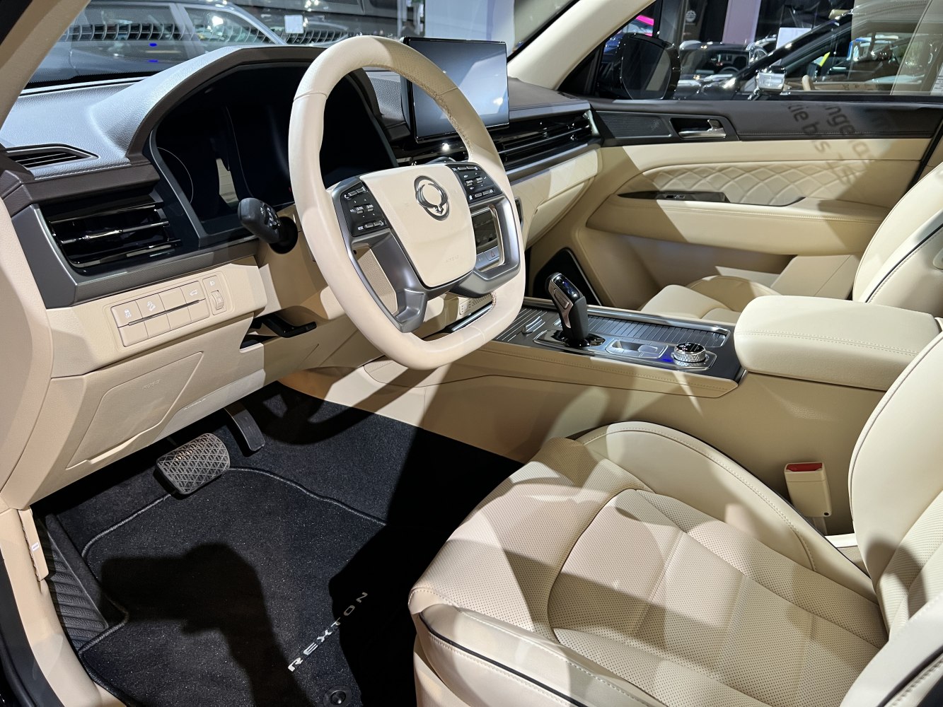 Beige leather interior with digital cockpit and modern gear shifter